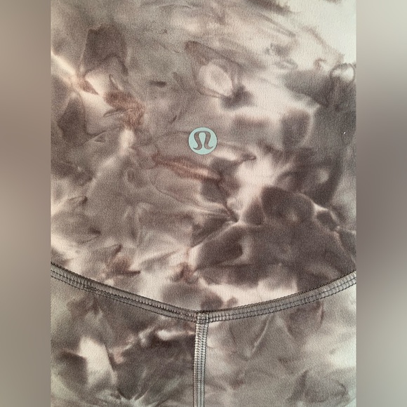 Size 6, lululemon full length yoga leggings - Picture 3 of 5